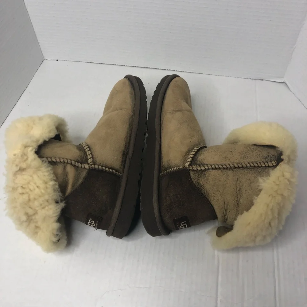 UGG AUSTRALIA Boots Size 5 Beige Bailey Button 5838 Womens Pull On Winter